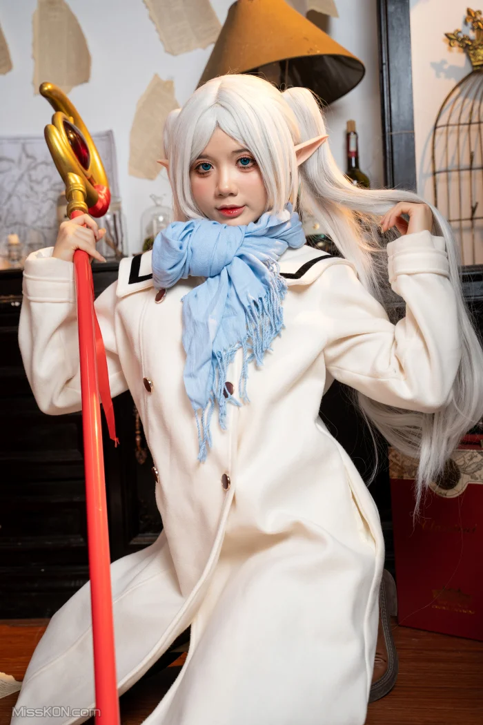 Coser@PoppaChan: Frieren Winter 芙莉莲·黑丝短靴冬装 +S (141 photos + 13 videos)