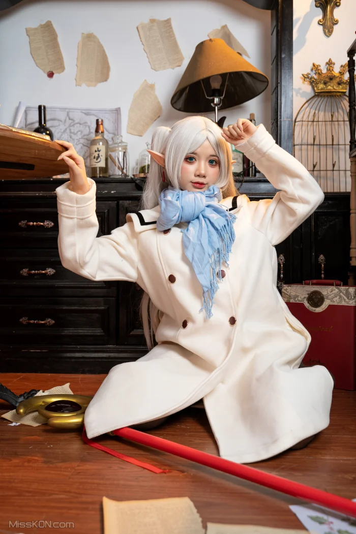 Coser@PoppaChan: Frieren Winter 芙莉莲·黑丝短靴冬装 +S (141 photos + 13 videos)