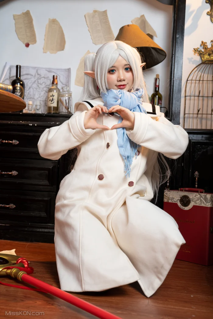 Coser@PoppaChan: Frieren Winter 芙莉莲·黑丝短靴冬装 +S (141 photos + 13 videos)