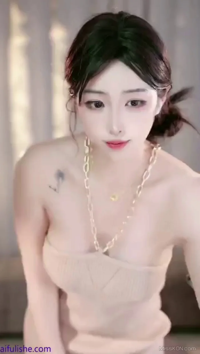 奶龙教主: 畅聊颜值女神 新增定制情趣制服抖奶裸舞 (47 photos + 6 videos) – Page 2