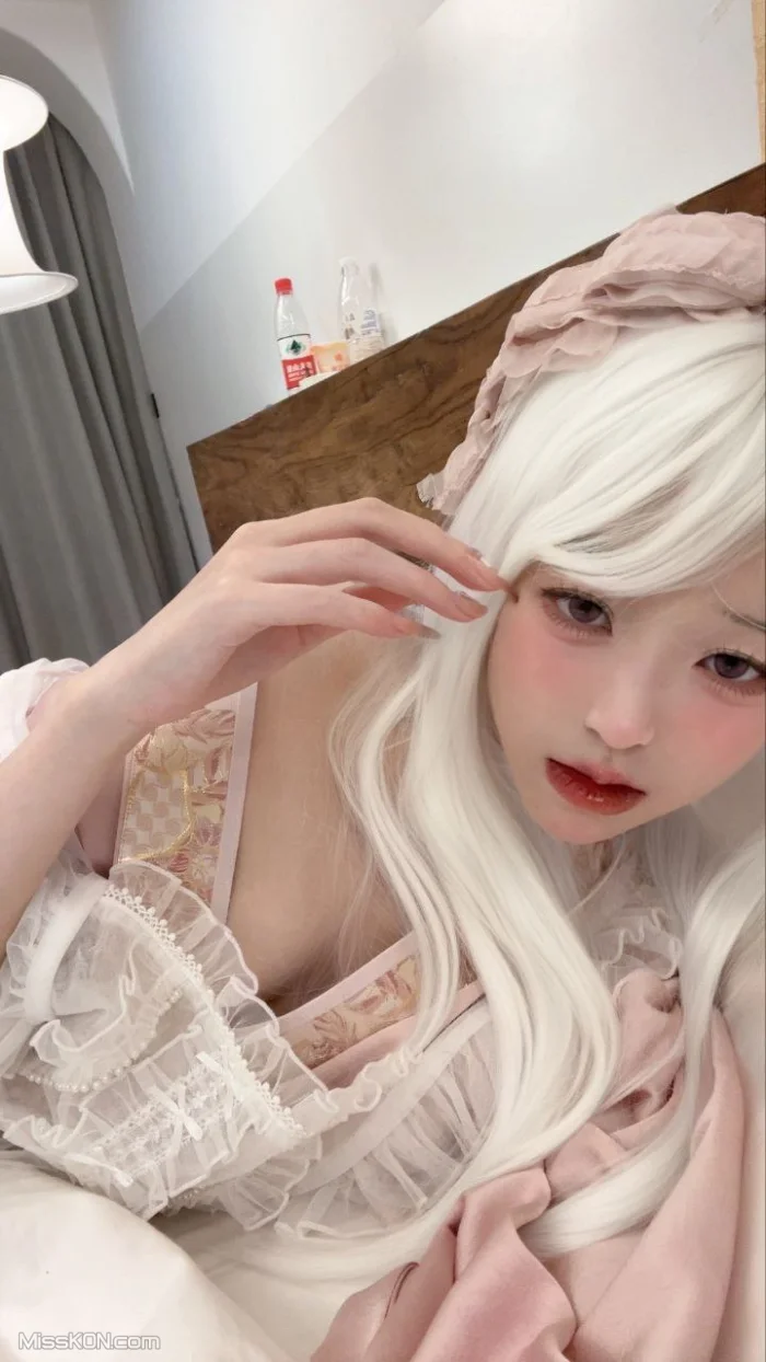 迟早早: 抖音甜妹 定制私拍 自摸阿黑颜 (53 photos + 3 videos)