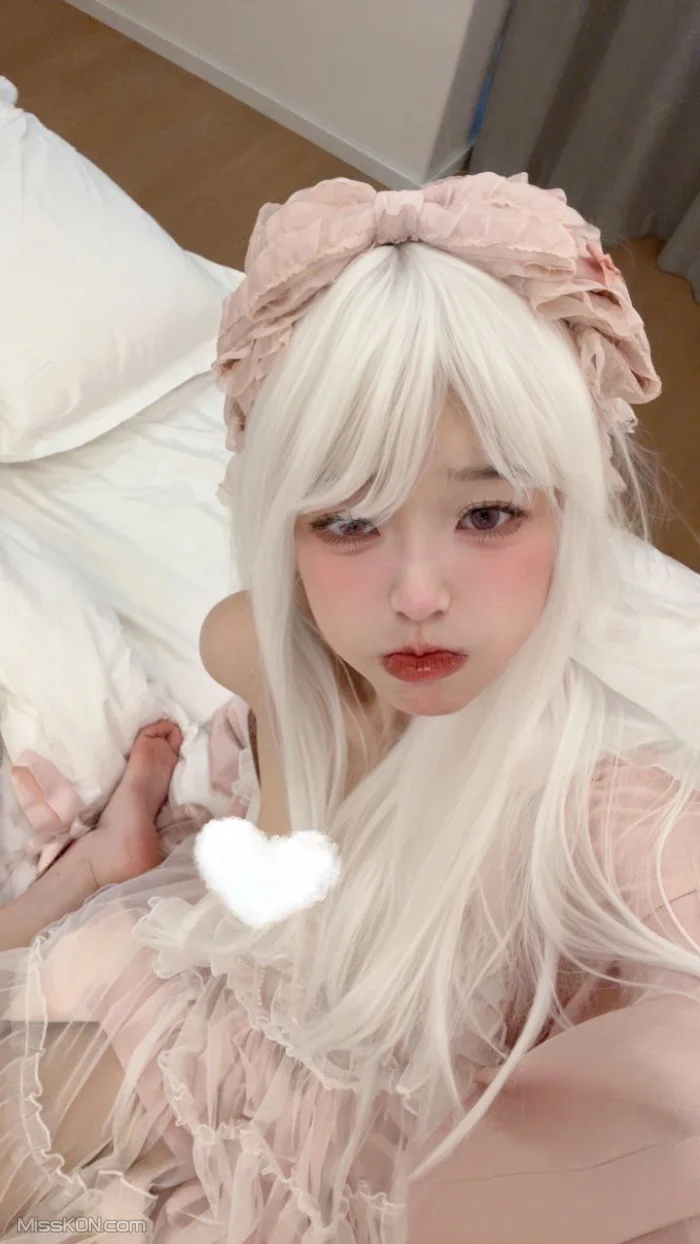 迟早早: 抖音甜妹 定制私拍 自摸阿黑颜 (53 photos + 3 videos)