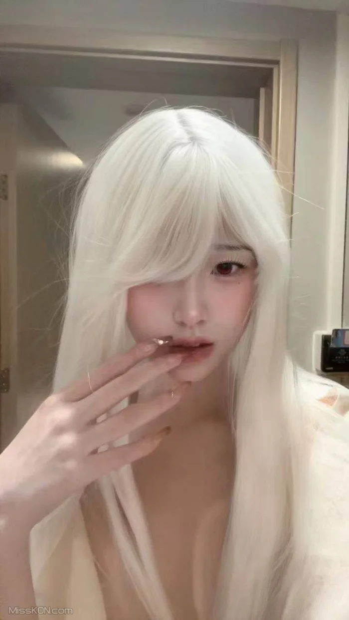 迟早早: 抖音甜妹 定制私拍 自摸阿黑颜 (53 photos + 3 videos) – Page 2