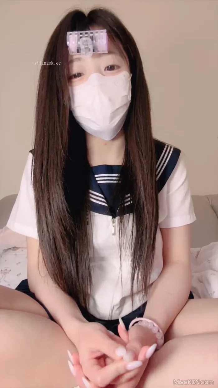 才不是悦悦: 粉嫩白虎 巨乳学生妹 (34 photos + 7 videos)