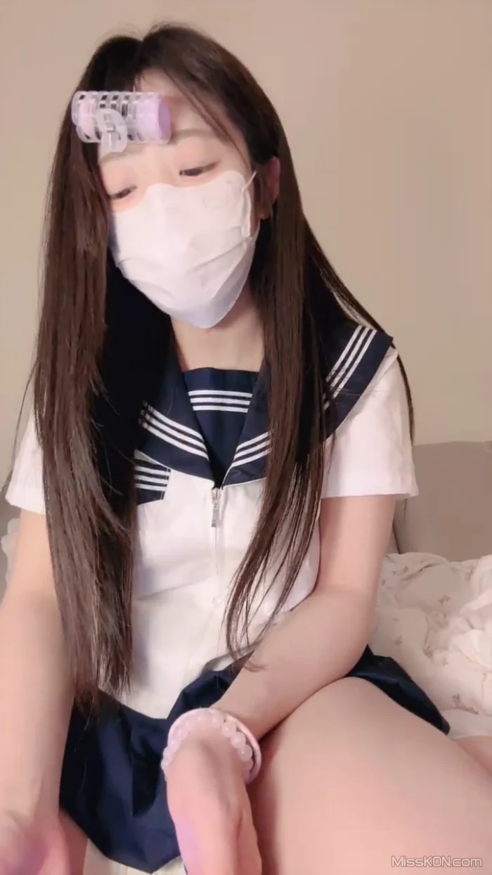 才不是悦悦: 粉嫩白虎 巨乳学生妹 (34 photos + 7 videos)