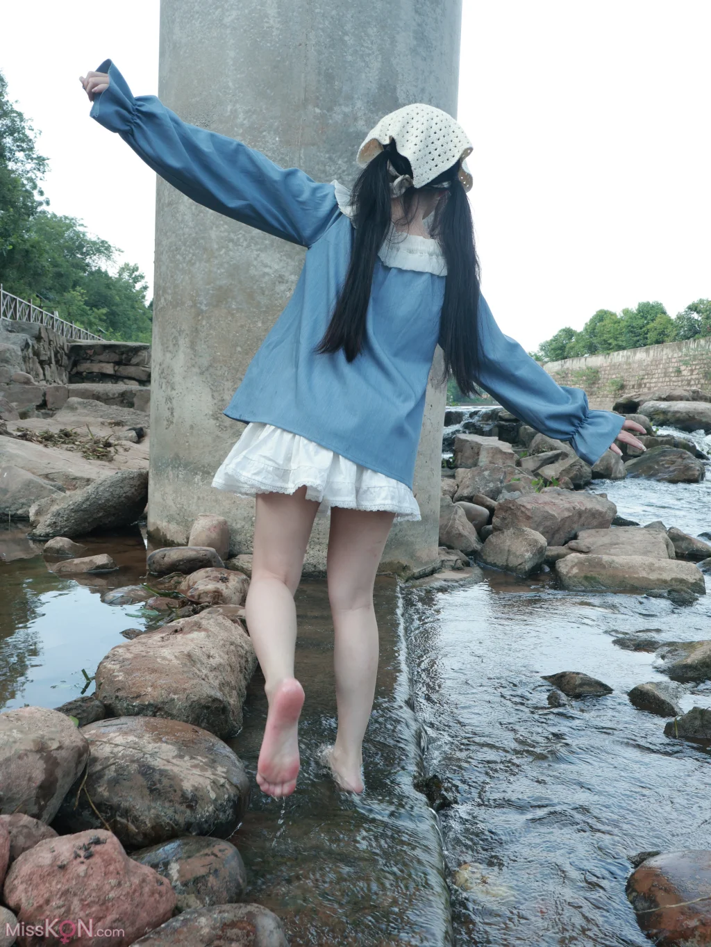 小羊蛋卷: 河畔游玩 (14 photos)