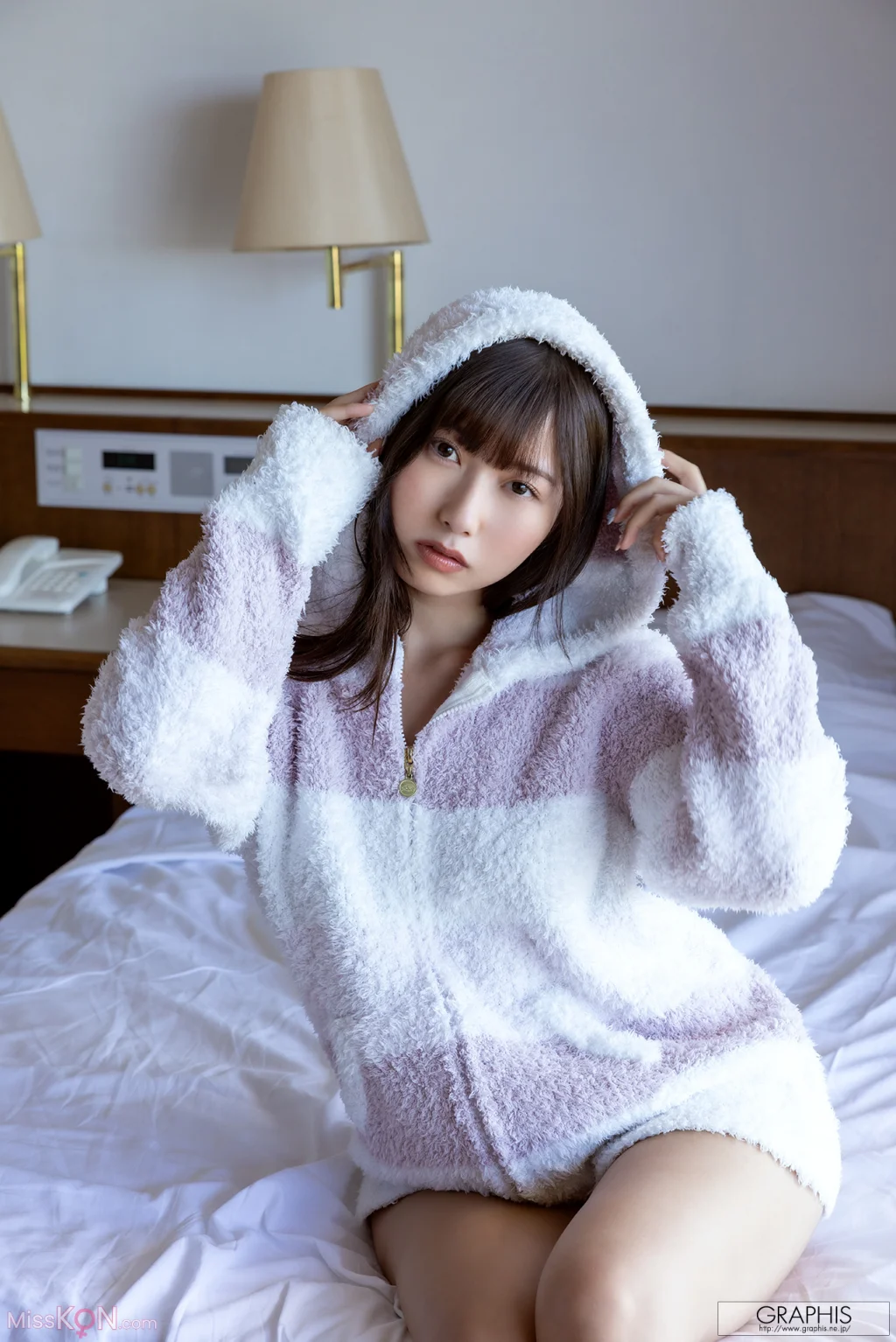 [JP] Miyu Aizawa (逢沢みゆ): [Graphis] New Year’s Holiday SPECIAL 2025-2026 Come Across! Vol.1+2 (41 photos) – Page 3