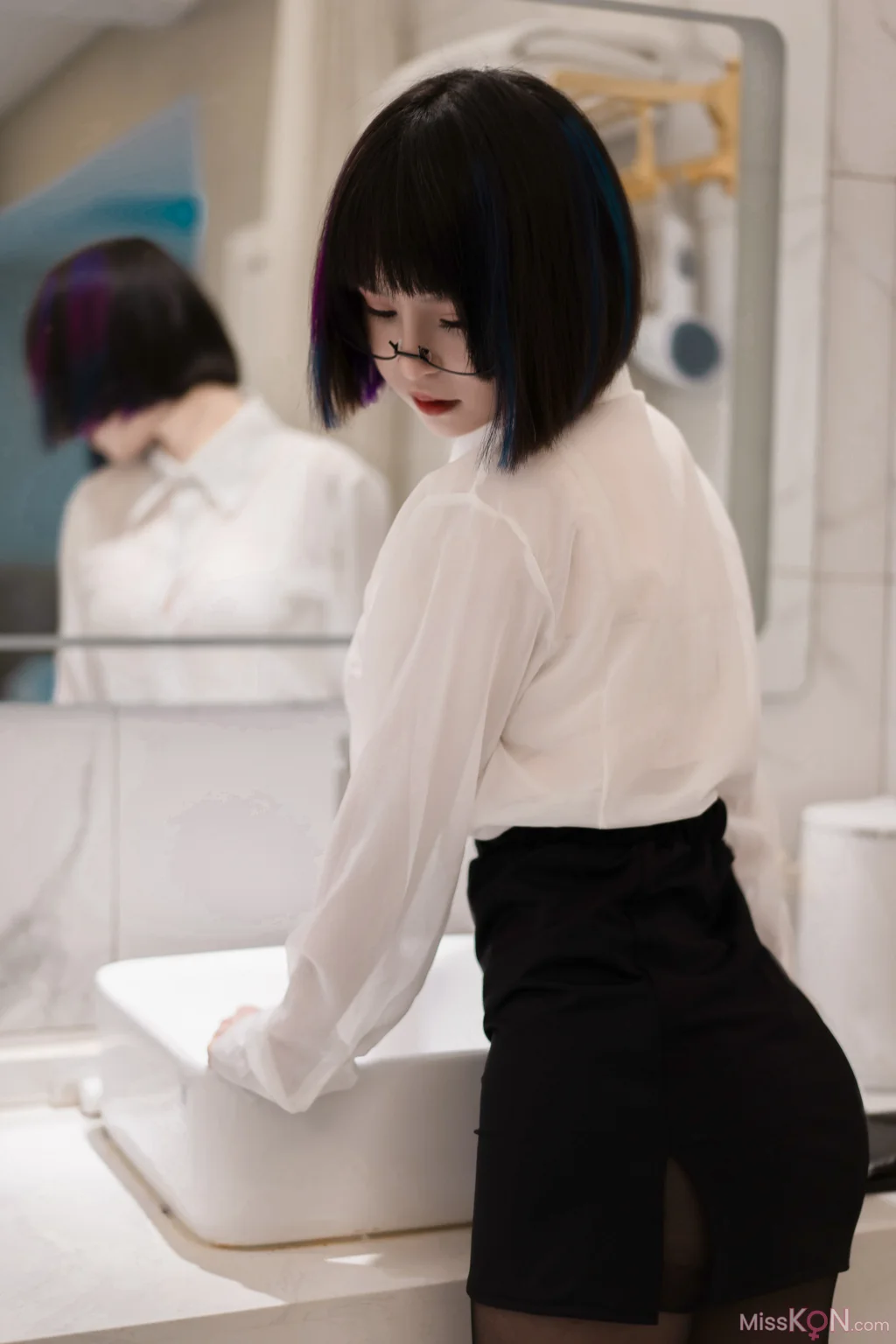 Coser@晕崽Zz: 迷情小秘 (43 photos)
