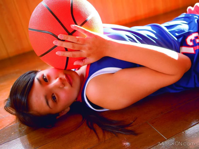 [JP] Ai Shinozaki (篠崎愛): 写真集 桜サクトキ (84 photos)