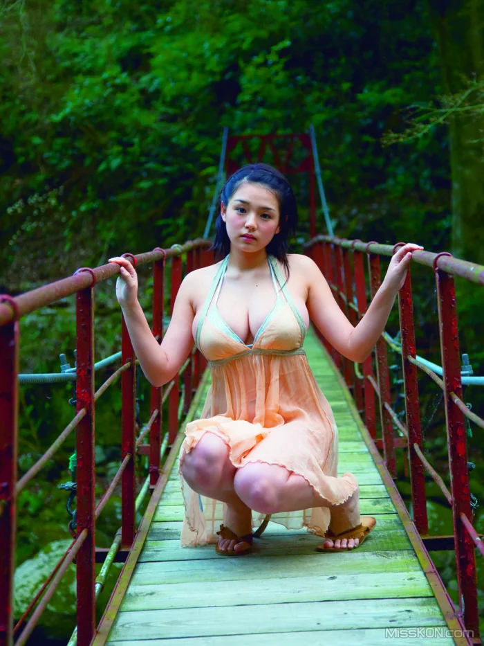 [JP] Ai Shinozaki (篠崎愛): 写真集 桜サクトキ (84 photos) – Page 2