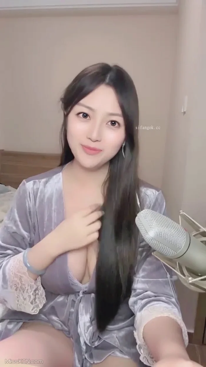 糯七七: 气质女神邻家温柔大姐姐的绝色身材 (40 photos + 3 videos) – Page 2