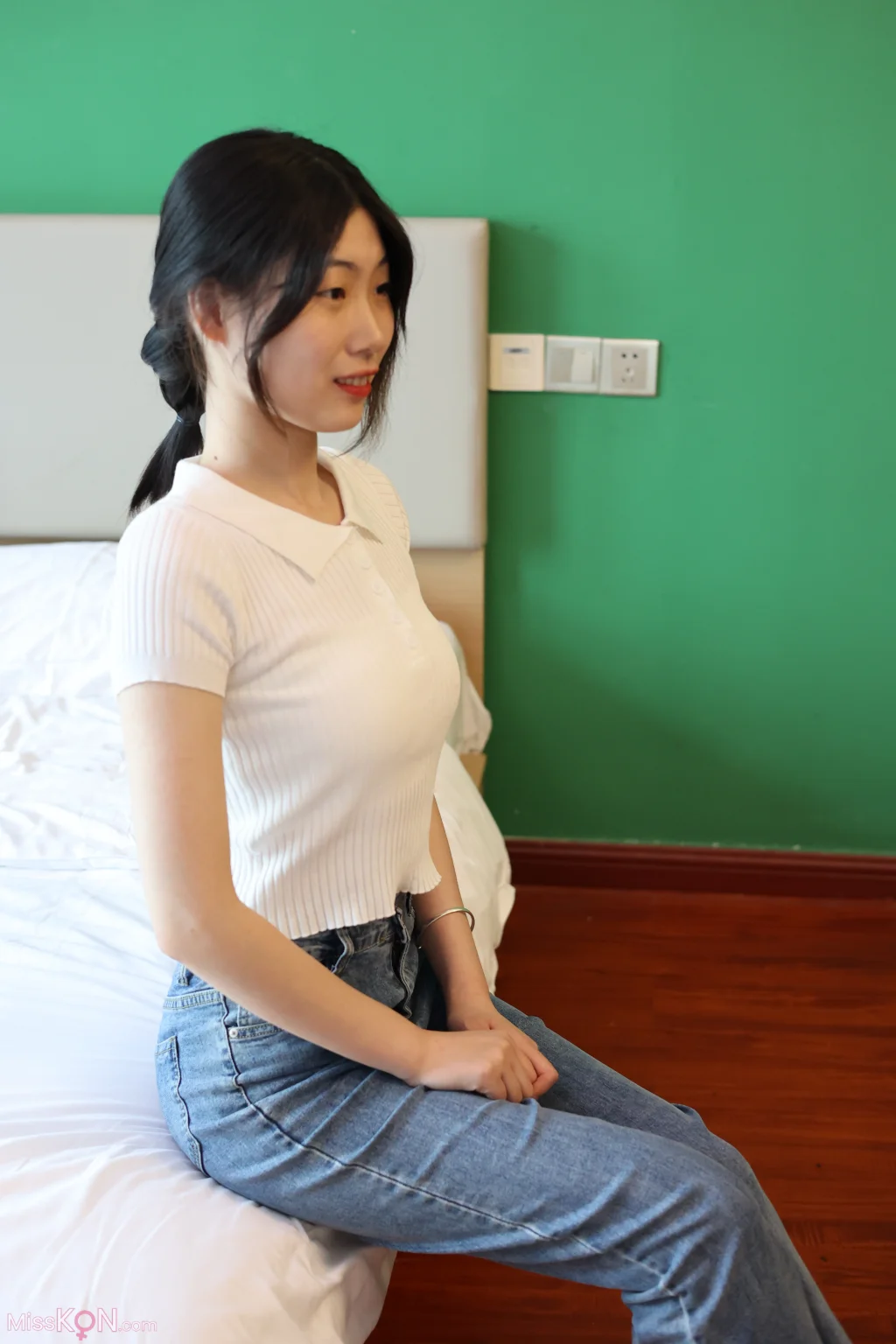 [三禾摄影] No.018: 牛仔裤 百褶裙 肉丝 (207 photos)