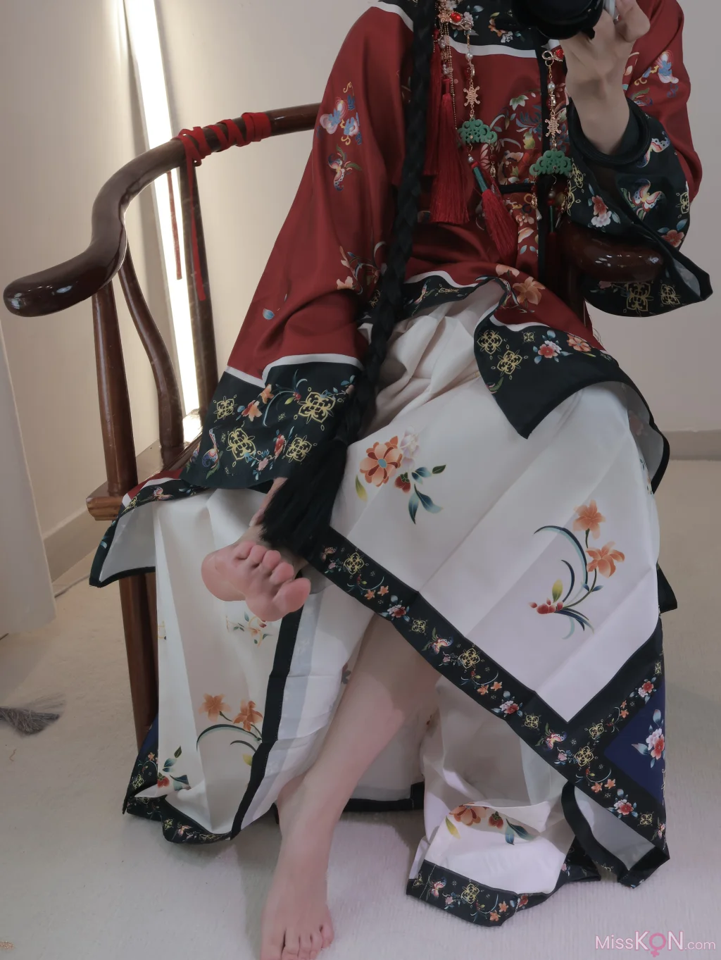 小羊蛋卷: 红白清汉女 (13 photos)