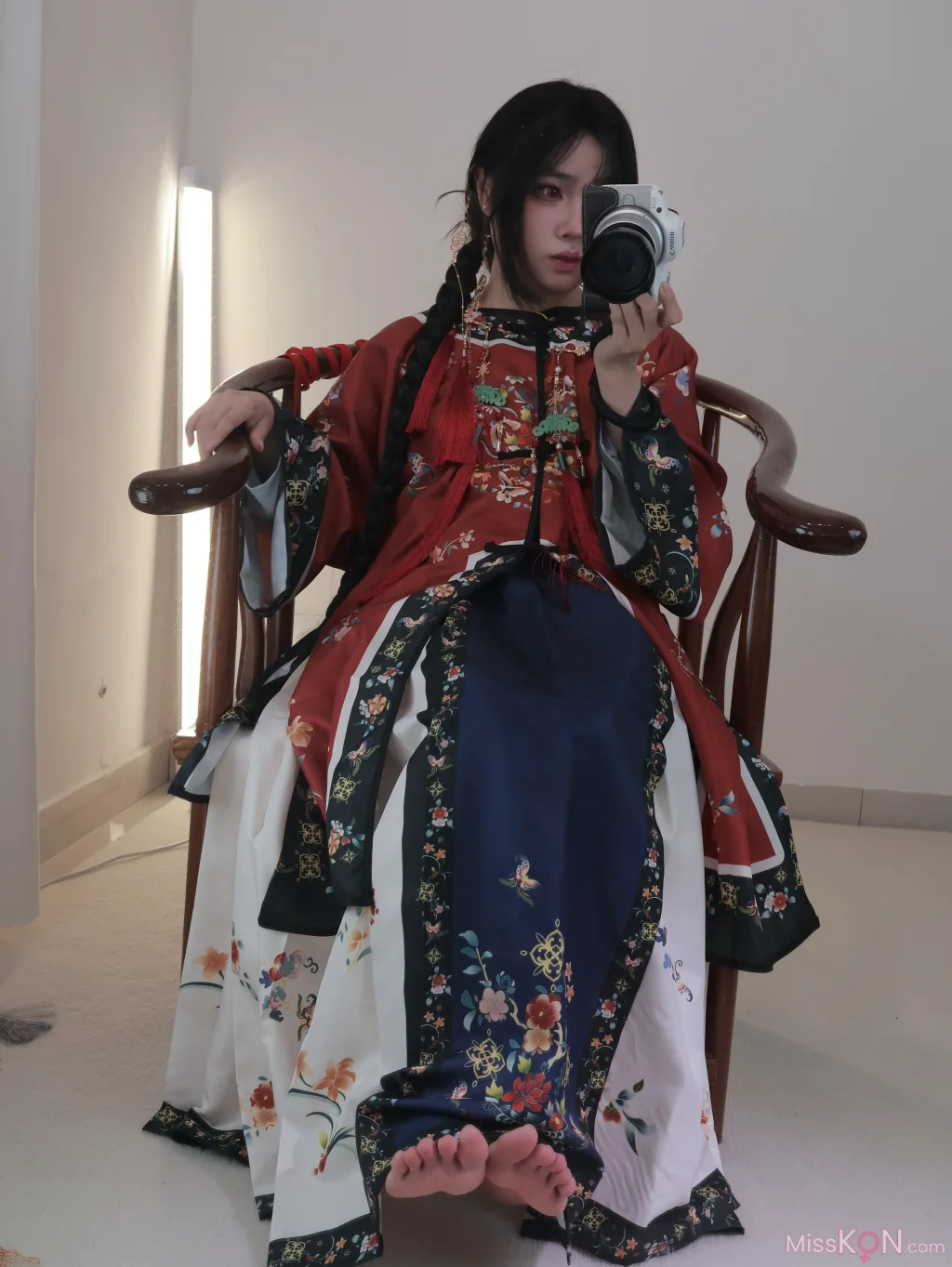 小羊蛋卷: 红白清汉女 (13 photos)