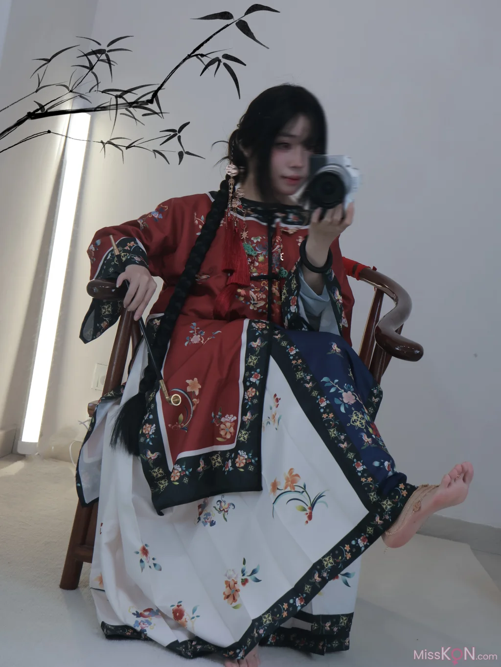 小羊蛋卷: 红白清汉女 (13 photos)