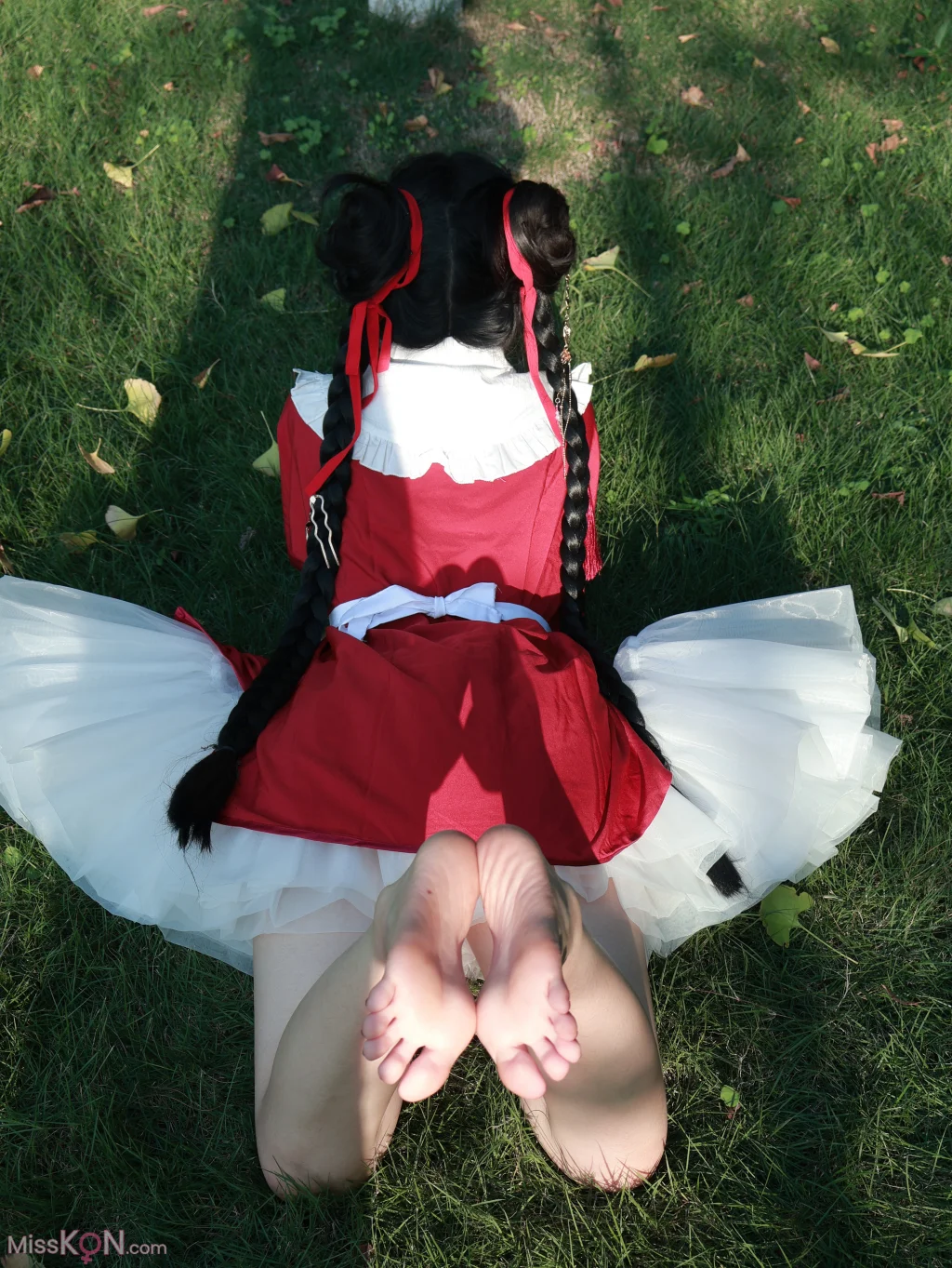 小羊蛋卷: 红色小吊带+红色中华娘 (20 photos)