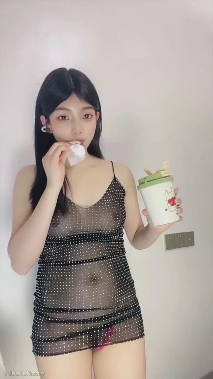一只张张包: 新人小仙女刚下海 收费房道具大秀 (25 photos + 2 videos)