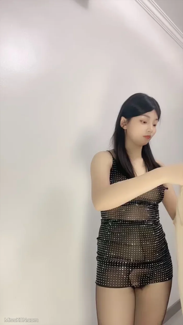 一只张张包: 新人小仙女刚下海 收费房道具大秀 (25 photos + 2 videos)