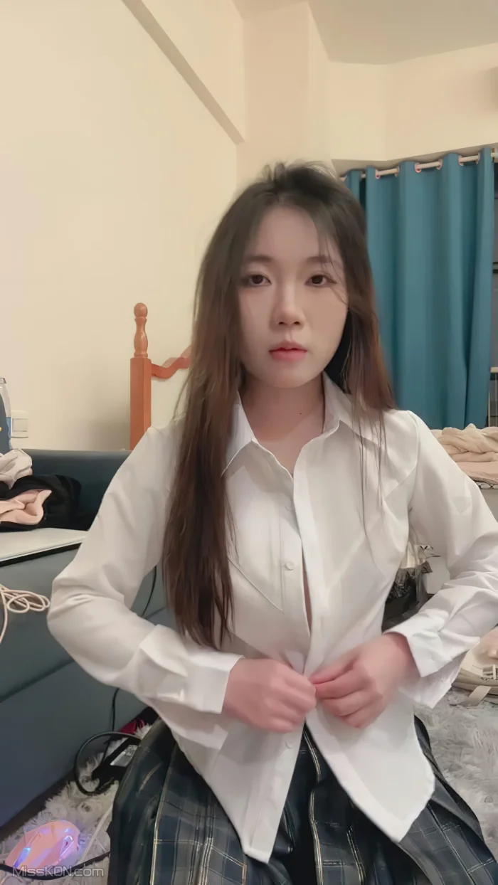 女大猫猫在校: 19岁女学生 调教日记 (36 photos + 4 videos)