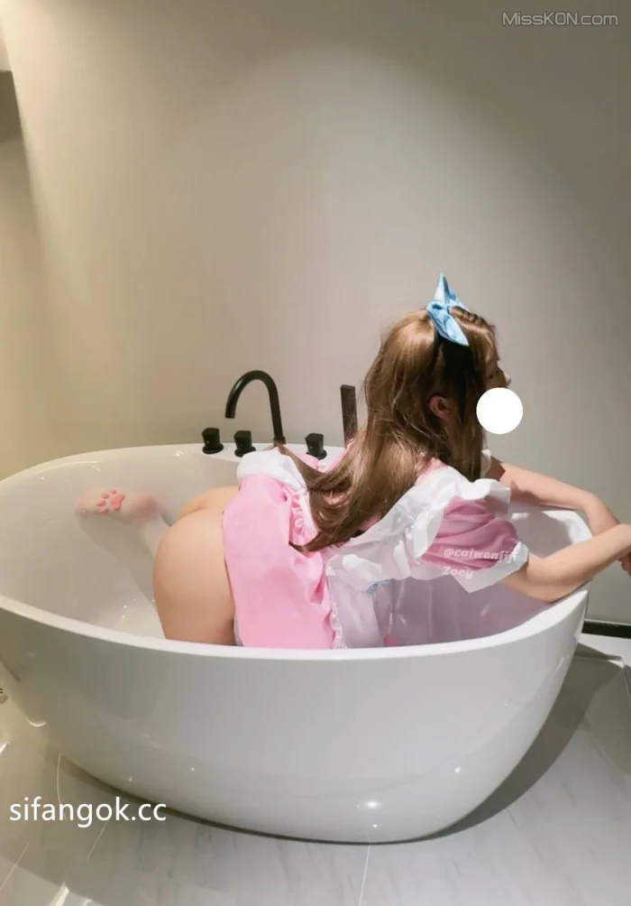 小黄帝Zoey: 付费VIP 美臀小可爱露出性爱视图合集 (99 photos + 61 videos)