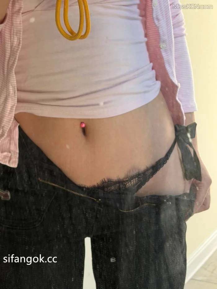 小黄帝Zoey: 付费VIP 美臀小可爱露出性爱视图合集 (99 photos + 61 videos)