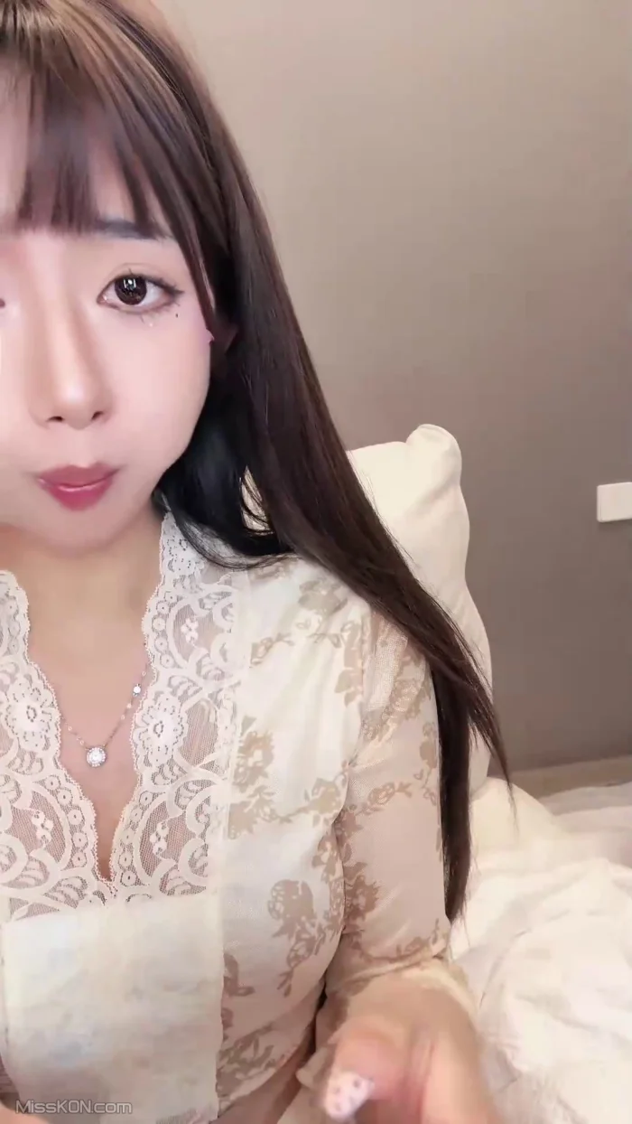 小鹿大秀: 舞蹈生下海 性感裸舞 (29 photos + 2 videos)