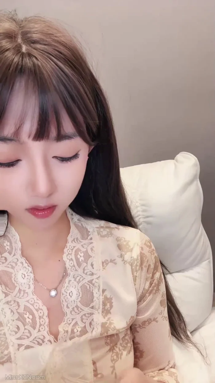小鹿大秀: 舞蹈生下海 性感裸舞 (29 photos + 2 videos)