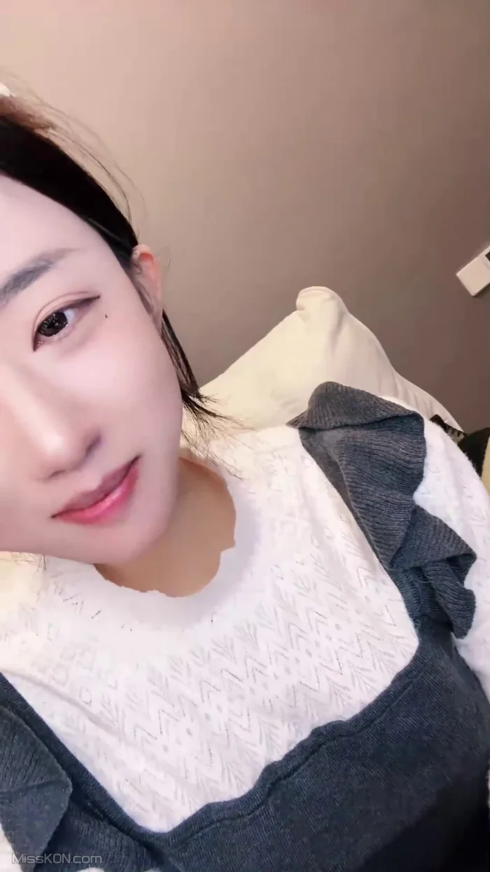 小鹿大秀: 舞蹈生下海 性感裸舞 (29 photos + 2 videos)