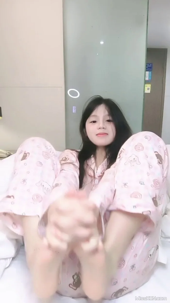 你的小月月: 人气尤物推荐 纯欲小仙女的快乐生活 (34 photos + 3 videos)