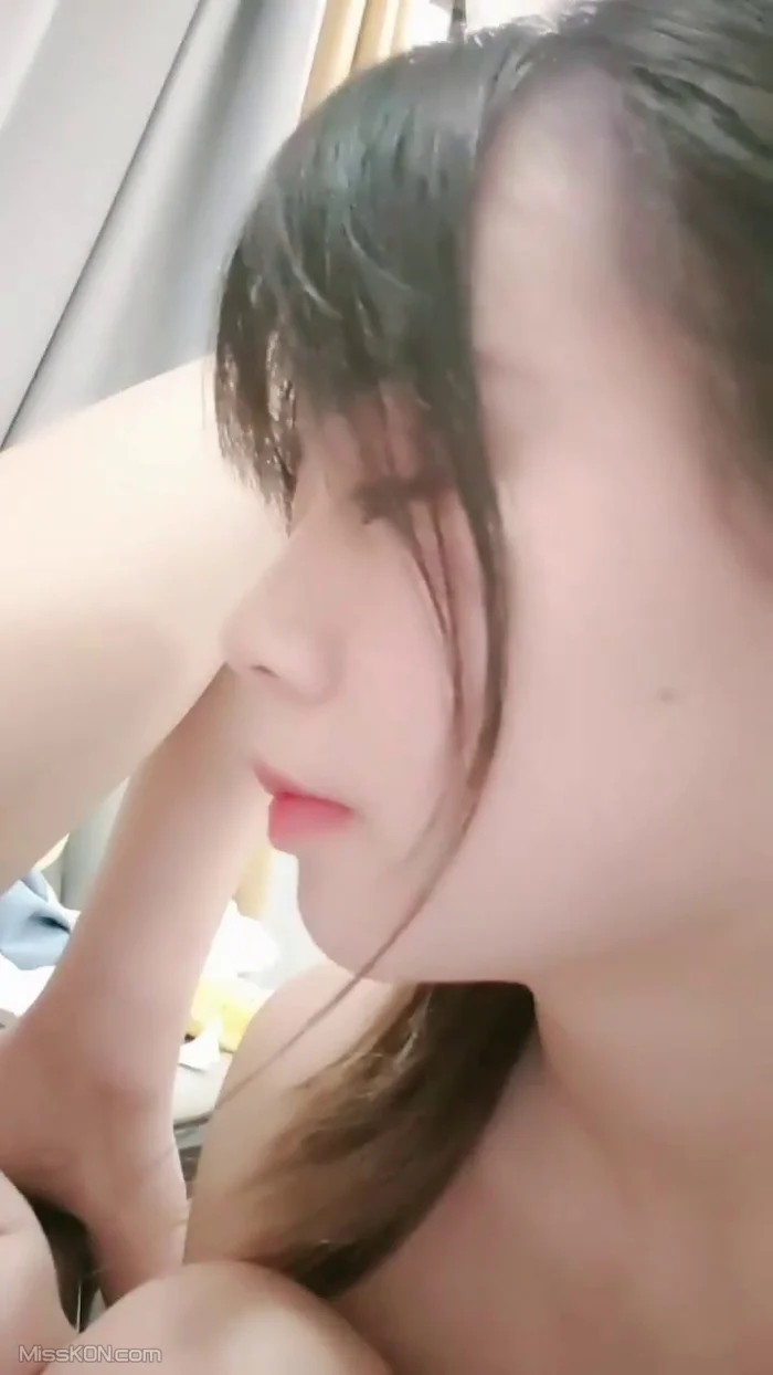 华华与月月: 兩個18歲的極品可愛小蘿莉 (20 photos + 1 video)