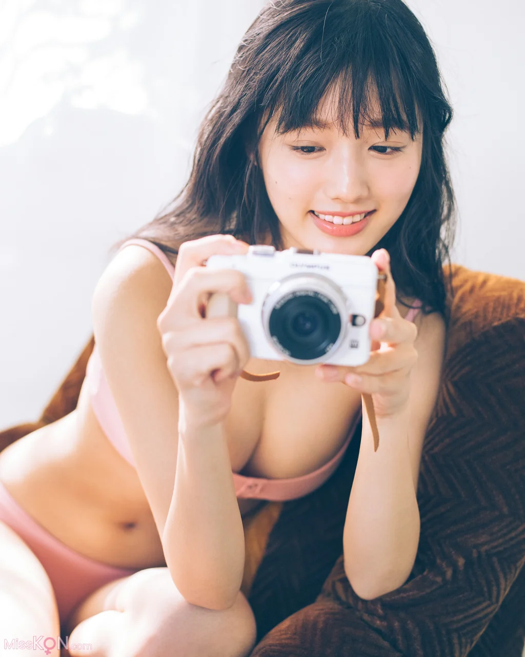 [JP] Sakura Andō (藤水咲桜): FLASHデジタル写真集 「私を咲かせて」 (101 photos)