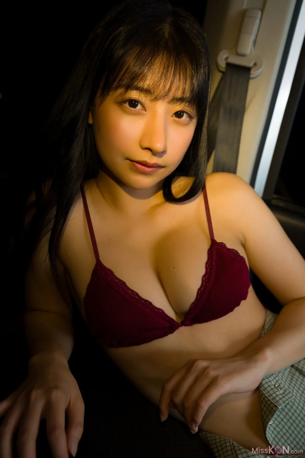[JP] Yuka Suzuki (鈴木優香):「密室のふれあい」SPA！デジタル写真集 (60 photos)