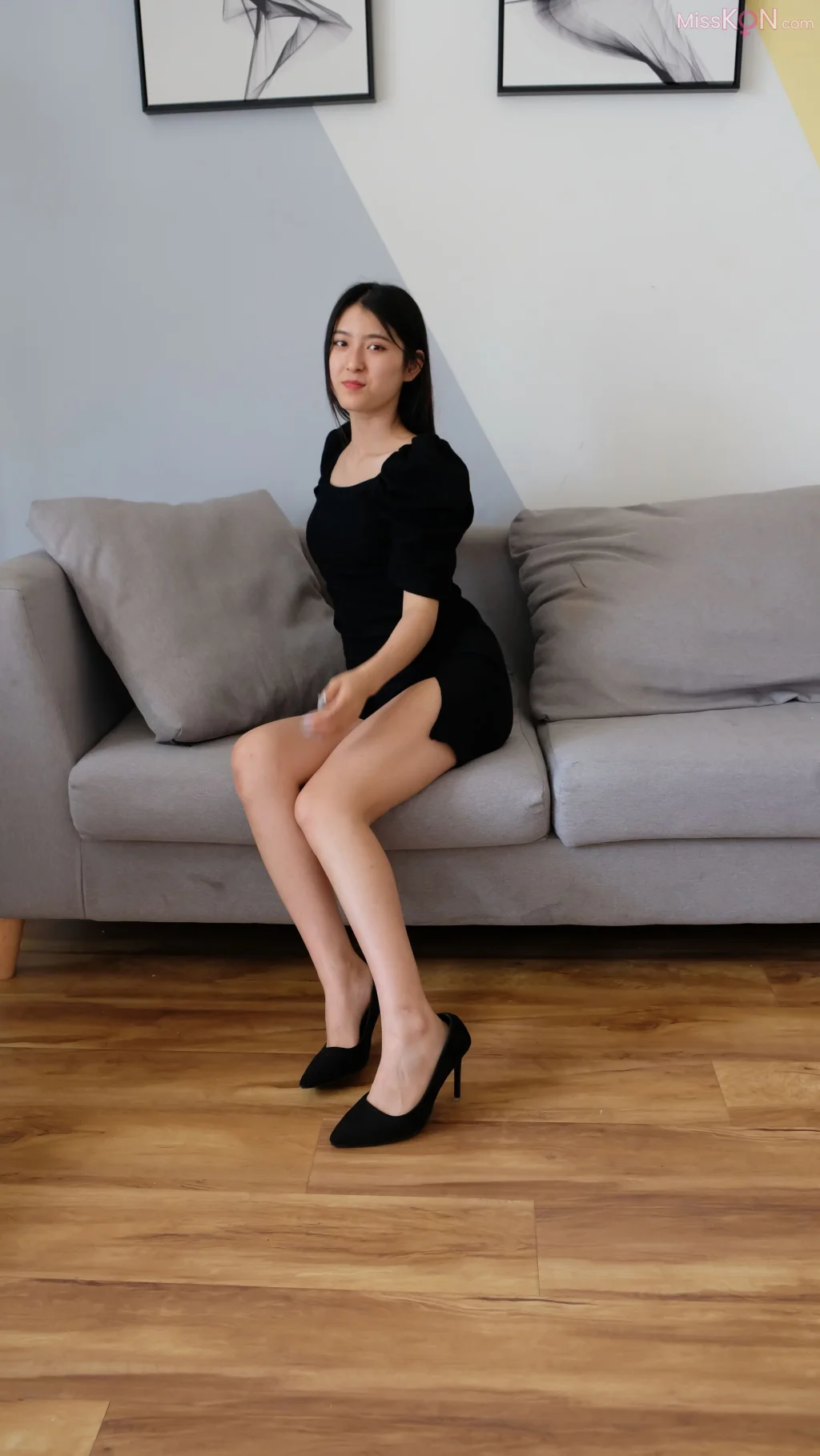 [Private Photoshoot] 何蕊: 长腿御姐女神 全尺度私拍 (830 photos)