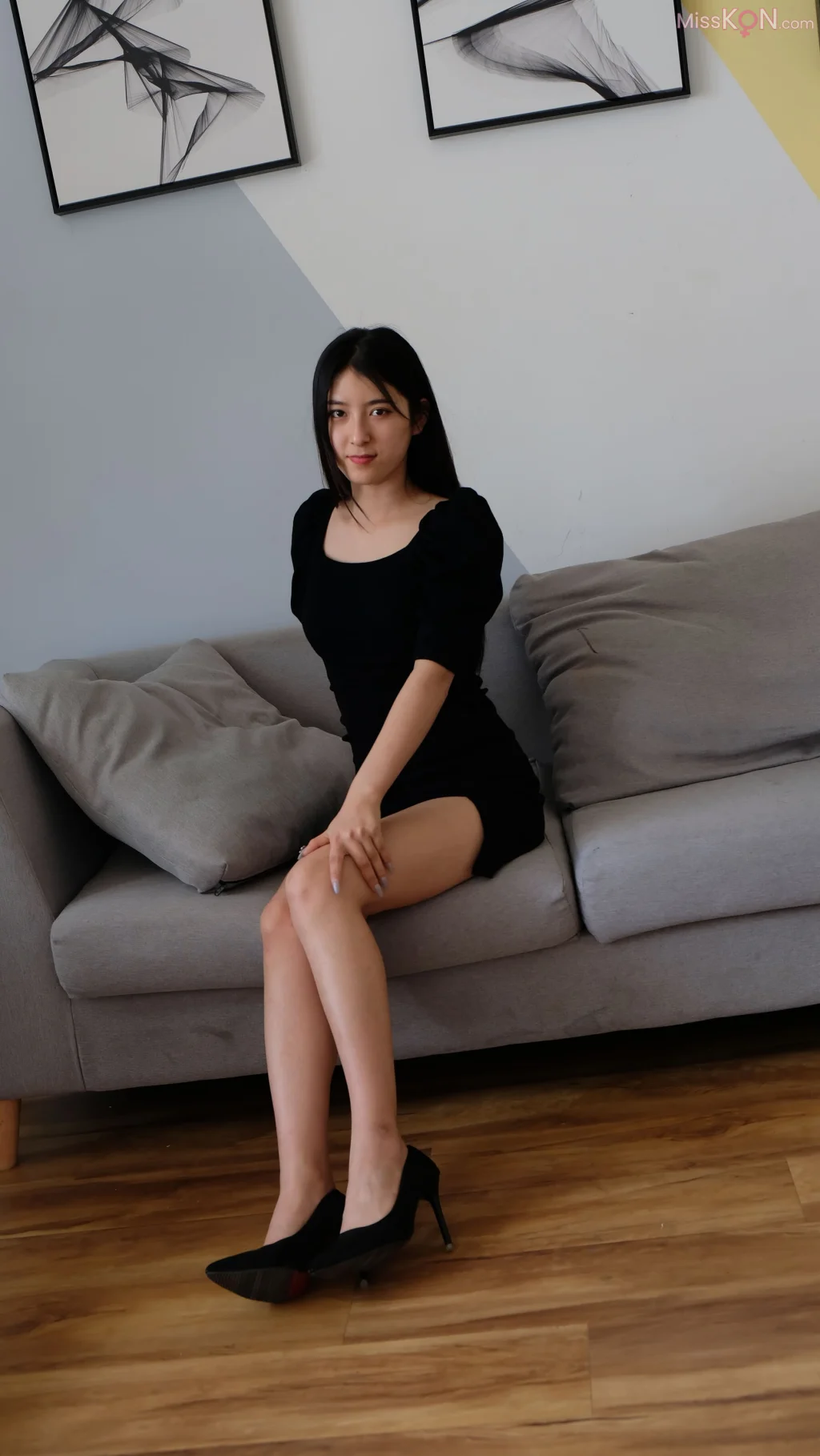 [Private Photoshoot] 何蕊: 长腿御姐女神 全尺度私拍 (830 photos)