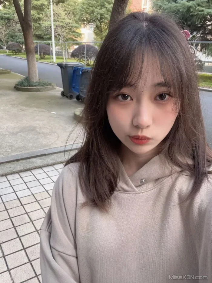 嫩滑可爱的学生妹: 完美露脸和男友的性福日常 (57 photos + 26 videos)