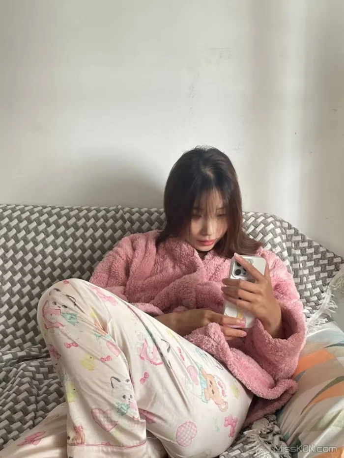 嫩滑可爱的学生妹: 完美露脸和男友的性福日常 (57 photos + 26 videos)