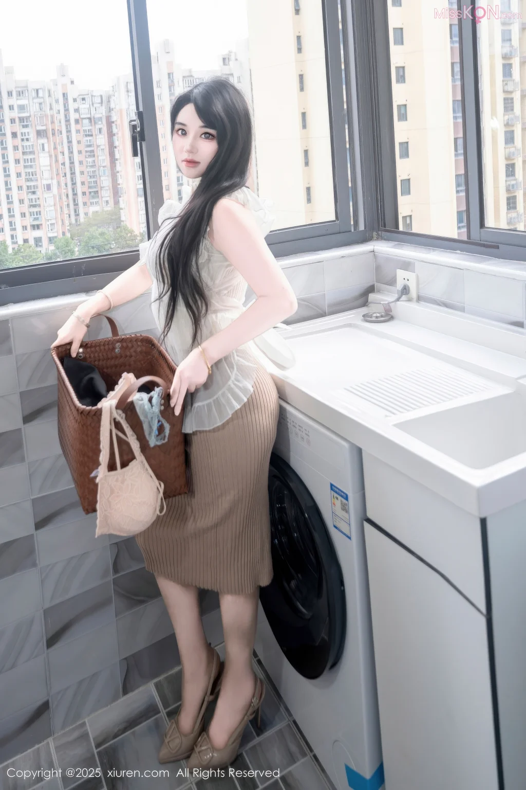 XIUREN No.11010: 汐汐爱吃草莓 (84 photos)