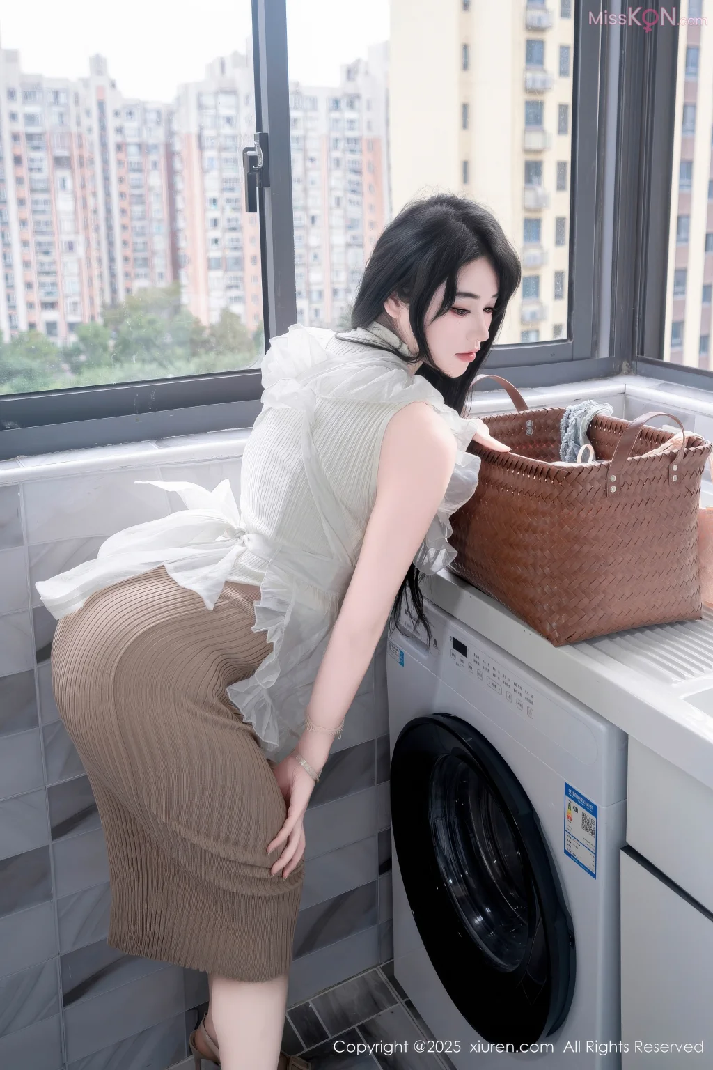 XIUREN No.11010: 汐汐爱吃草莓 (84 photos)