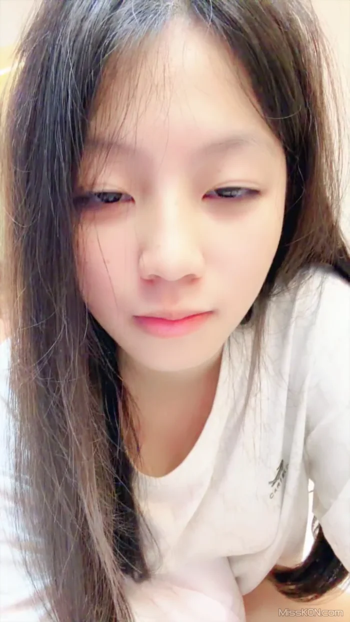 你的小月月: 纯欲天花板  完美白嫩身姿 (38 photos + 8 videos)