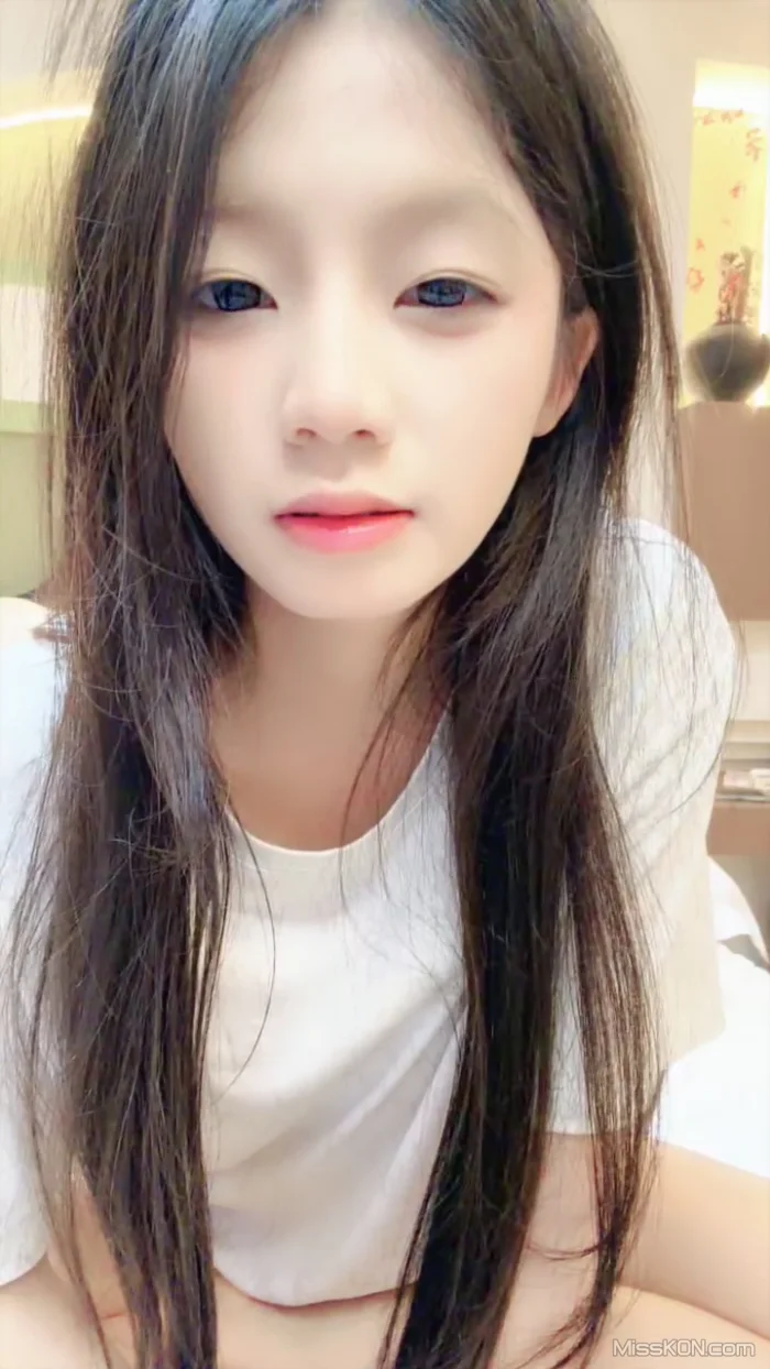 你的小月月: 纯欲天花板  完美白嫩身姿 (38 photos + 8 videos)