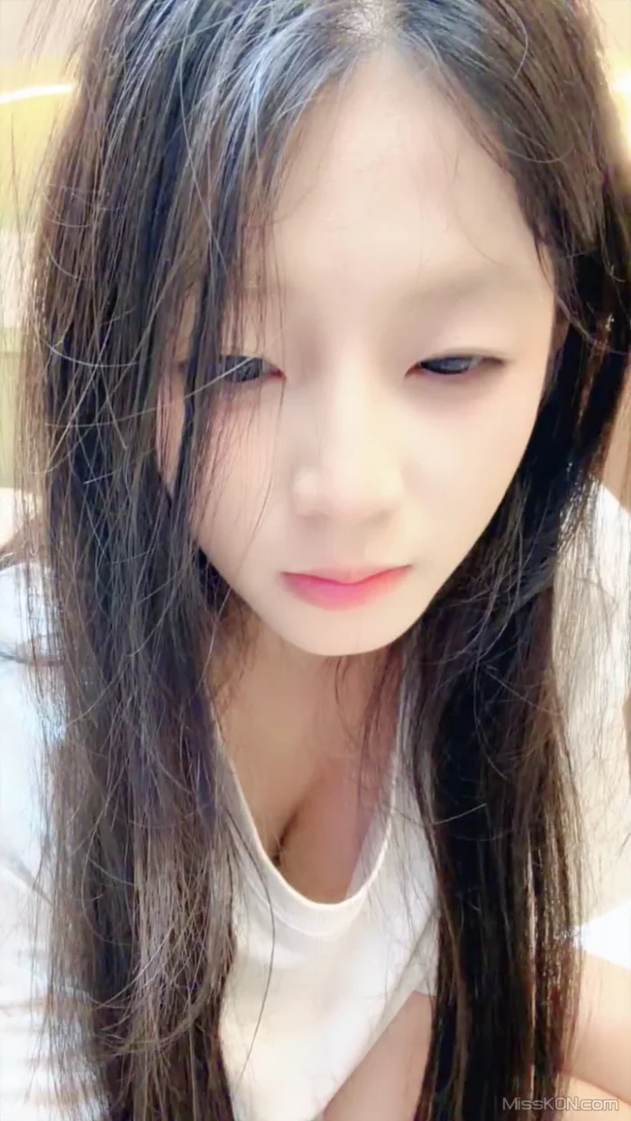 你的小月月: 纯欲天花板  完美白嫩身姿 (38 photos + 8 videos)