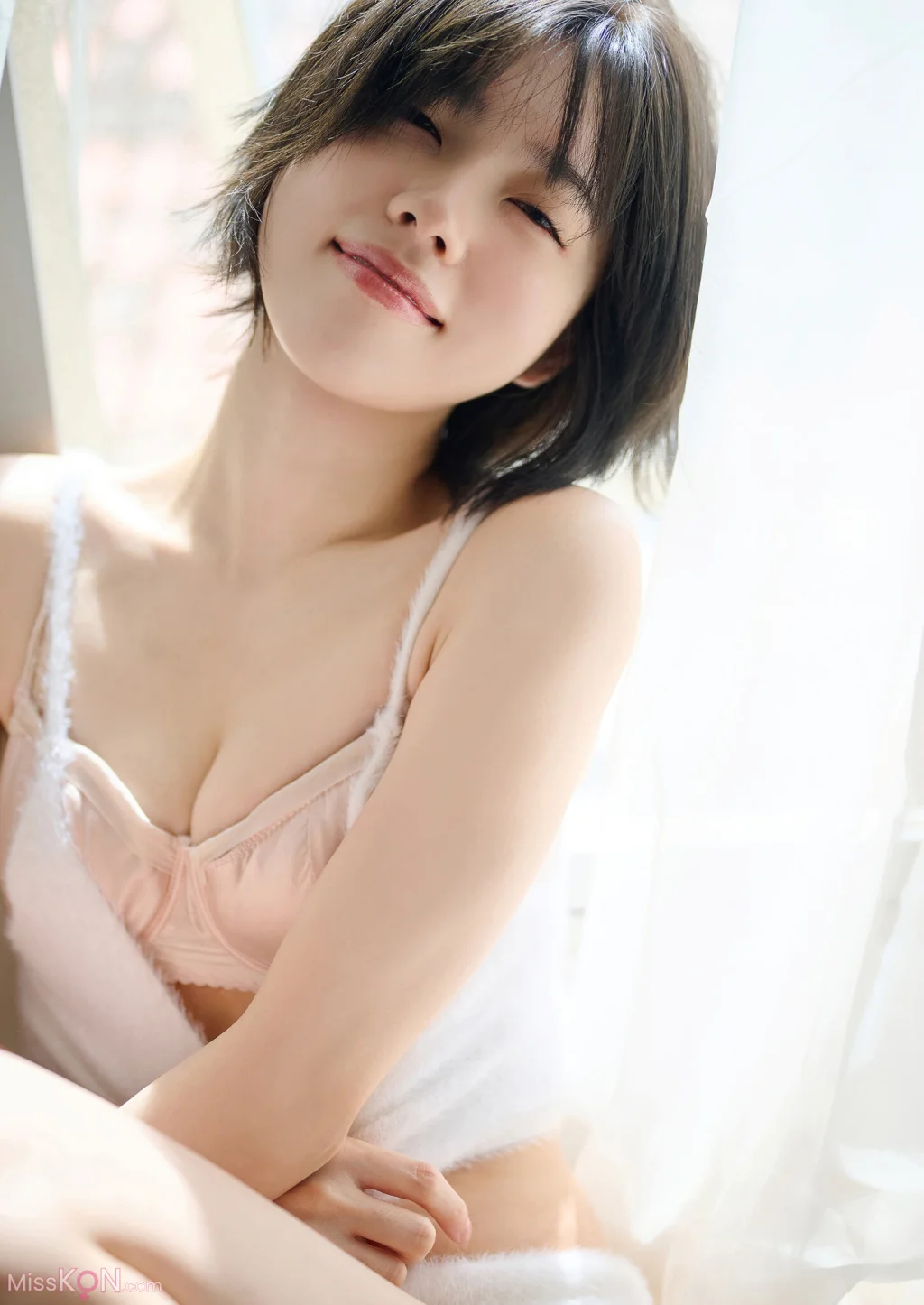 [JP] Karin Isobe (礒部花凜): となりのかりん スピサン グラビアフォトブック (46 photos)