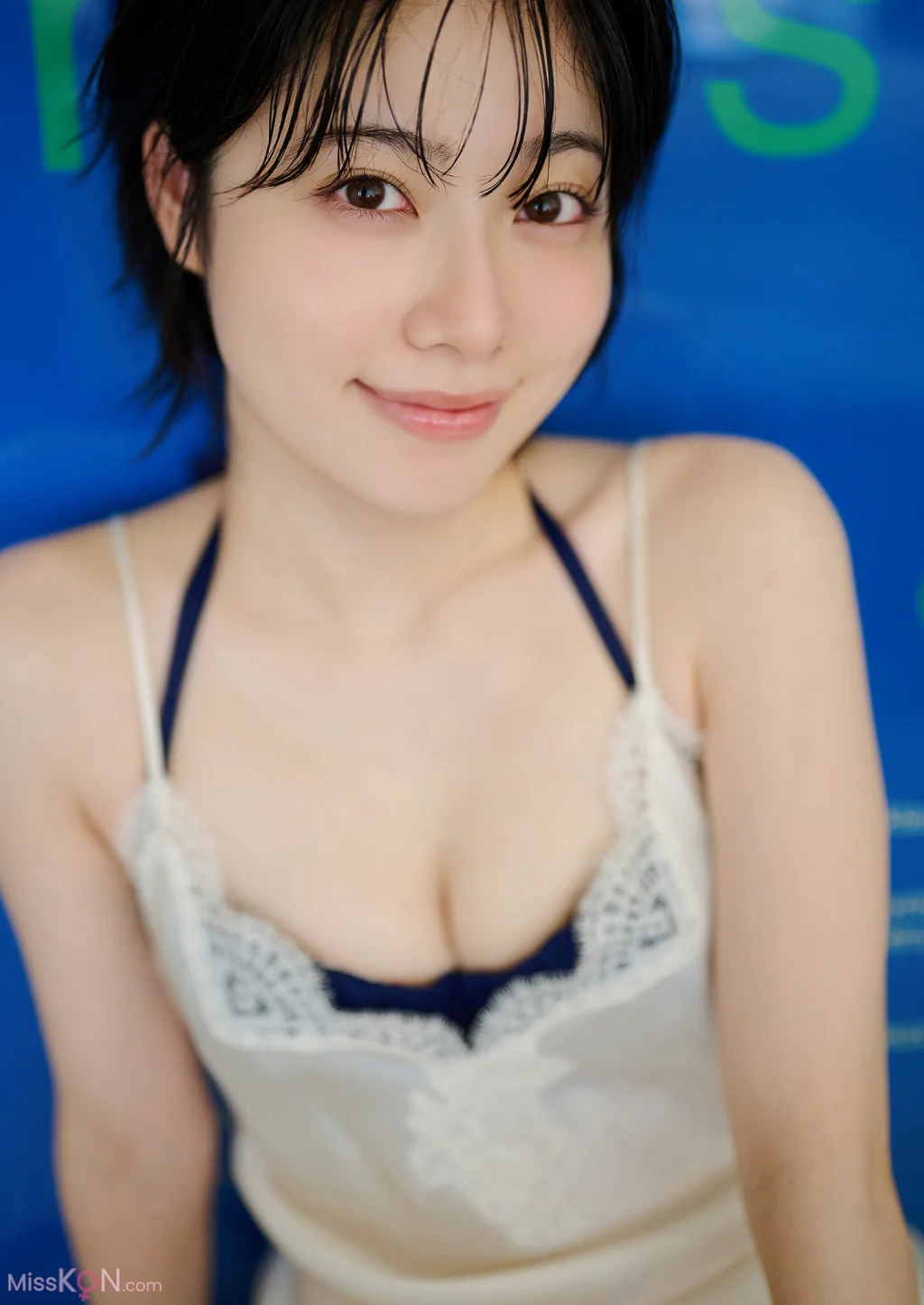 [JP] Karin Isobe (礒部花凜): となりのかりん スピサン グラビアフォトブック (46 photos) – Page 2