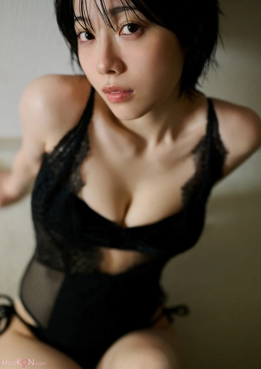 [JP] Karin Isobe (礒部花凜): となりのかりん スピサン グラビアフォトブック (46 photos) – Page 2