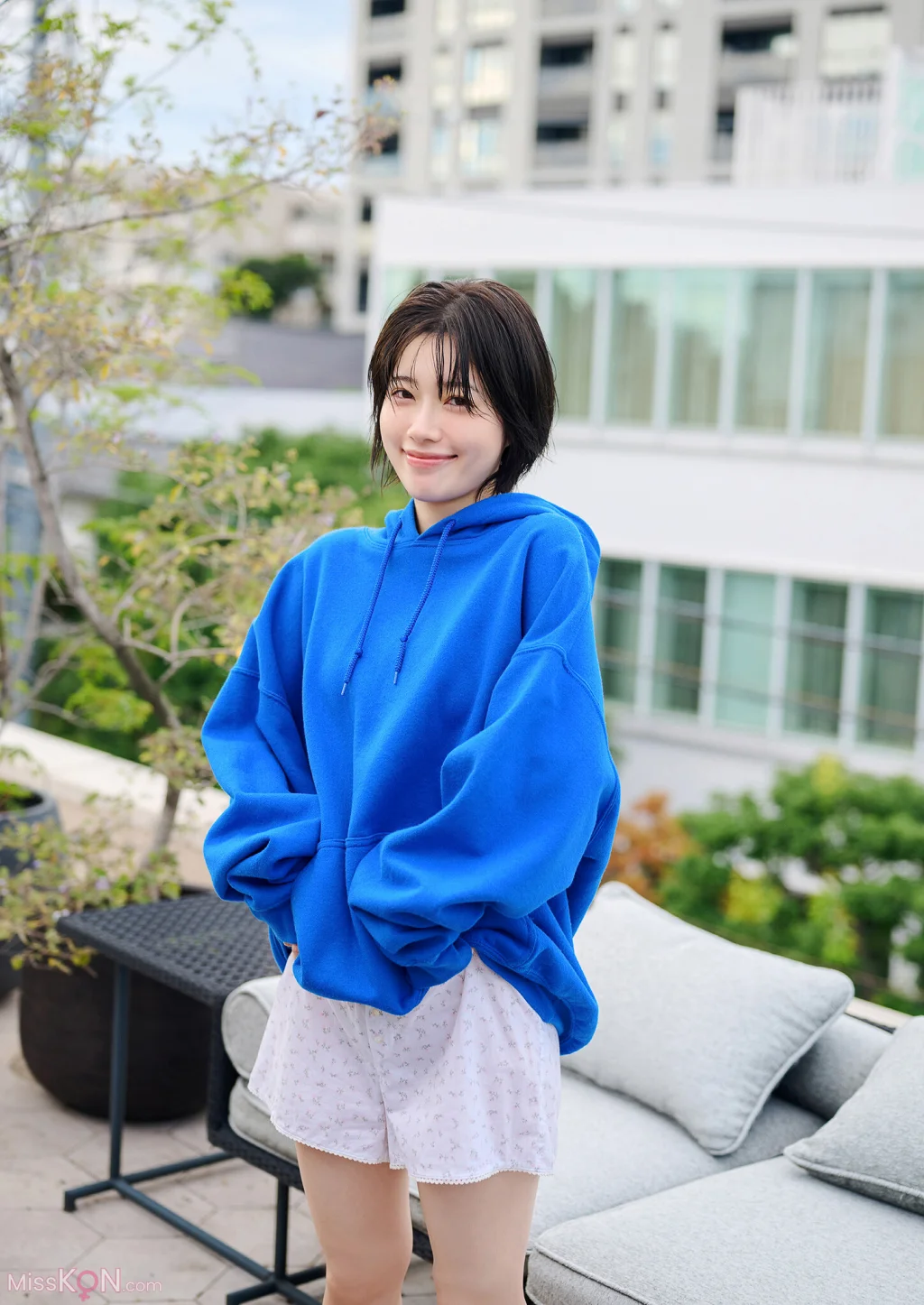 [JP] Karin Isobe (礒部花凜): となりのかりん スピサン グラビアフォトブック (46 photos) – Page 3