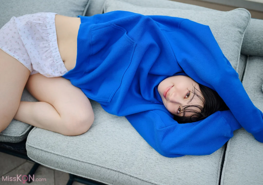 [JP] Karin Isobe (礒部花凜): となりのかりん スピサン グラビアフォトブック (46 photos) – Page 3