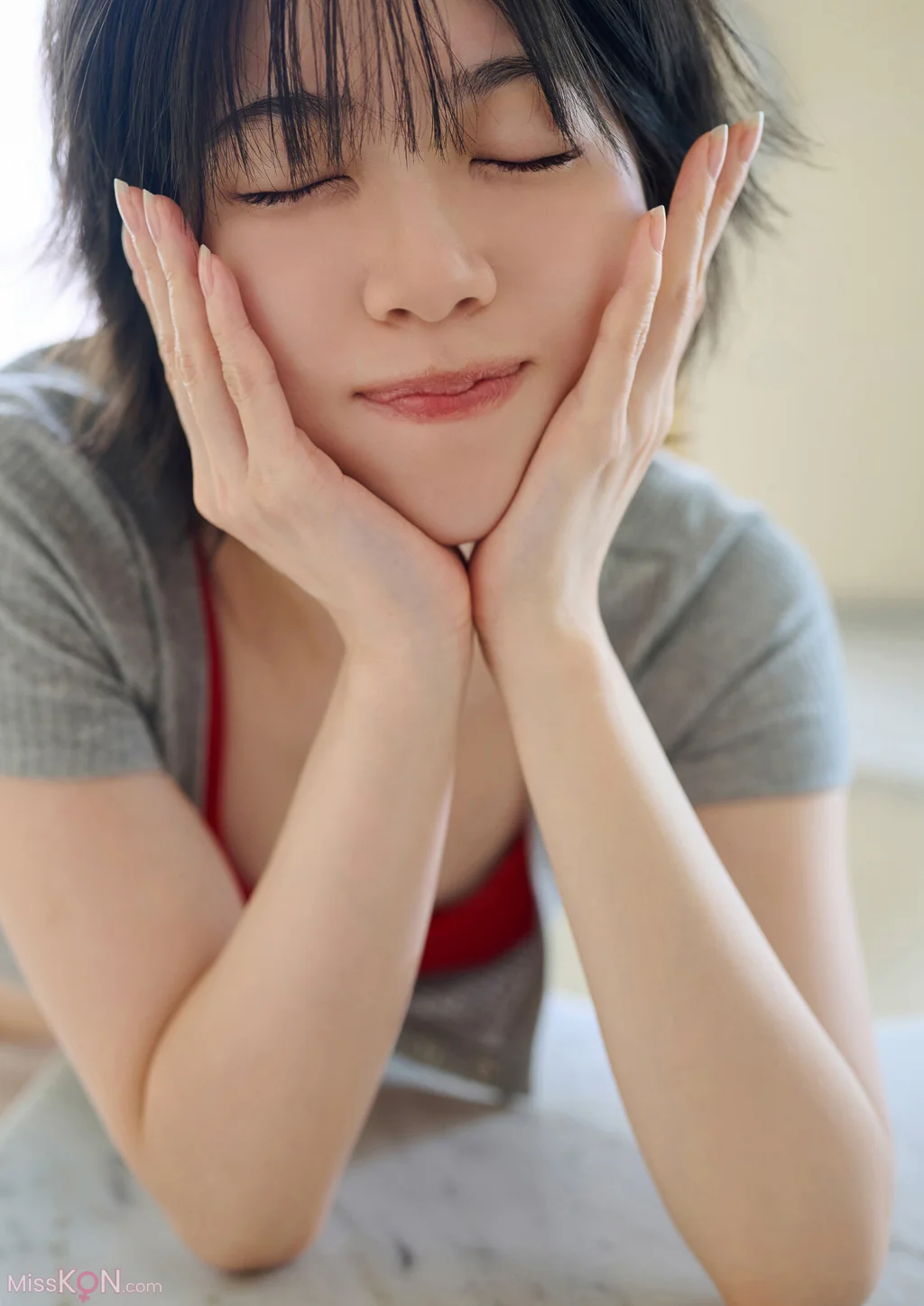 [JP] Karin Isobe (礒部花凜): となりのかりん スピサン グラビアフォトブック (46 photos) – Page 3