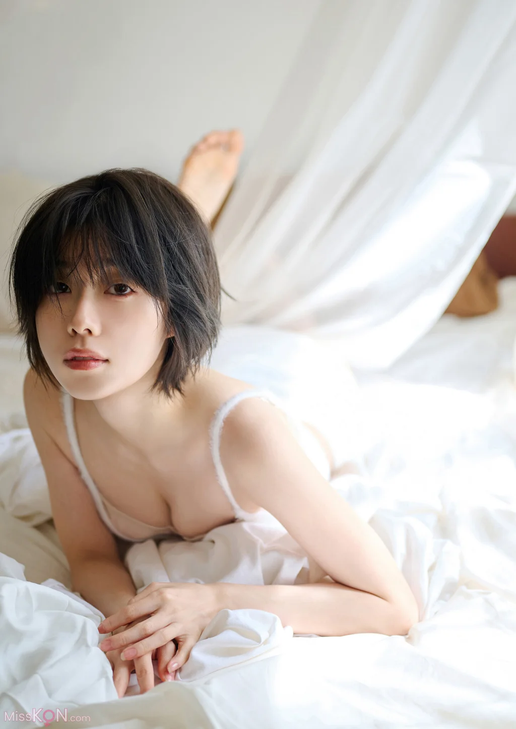 [JP] Karin Isobe (礒部花凜): となりのかりん スピサン グラビアフォトブック (46 photos) – Page 3