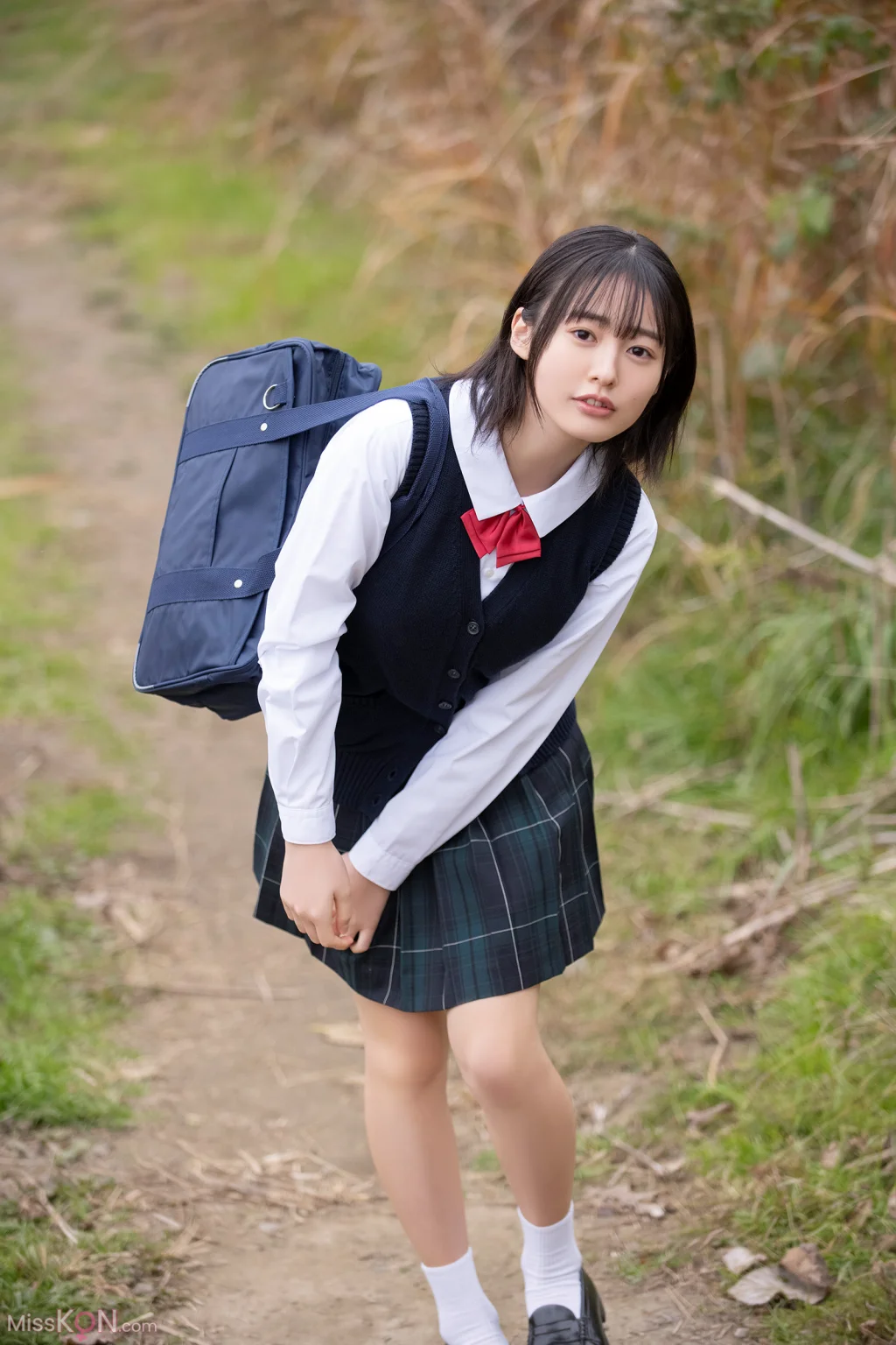 [JP] Miu Shirahama (白濱美兎): 漫画アクションデジタル写真集 「Pure White」 (54 photos) – Page 2