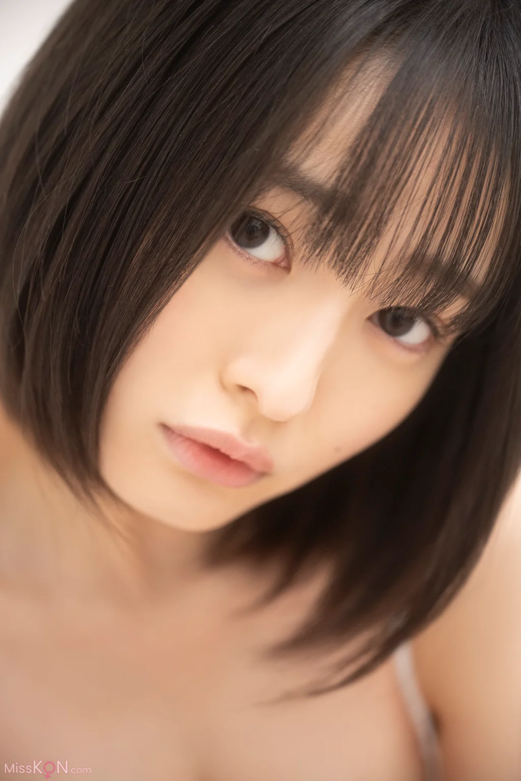 [JP] Miu Shirahama (白濱美兎): 漫画アクションデジタル写真集 「Pure White」 (54 photos) – Page 3